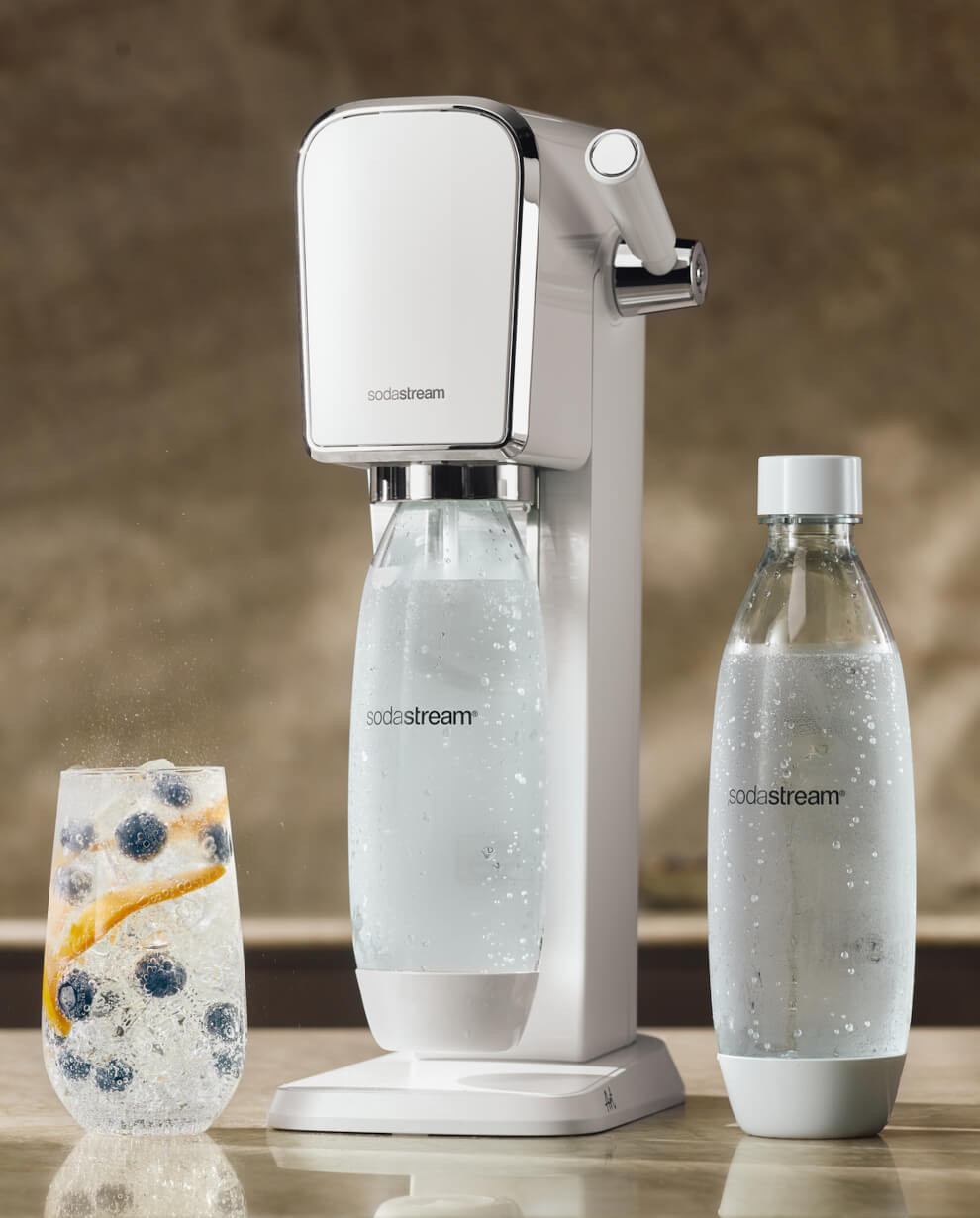 Sodastream Art bianco, Gasatore d'Acqua per Trasformare l'Acqua in Acqua  Frizzante, Incluso Cilindro Contente Co2, 1 Bottiglia da un Litro, ‎18.4 x  29.7 x 44.4 Centimetri : : Casa e cucina